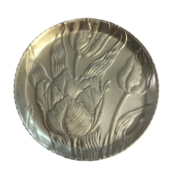 VINTAGE MCM Mid-Century Embossed Aluminum Tulip Floral Coaster Set of 8 w/Holder - Picture 3 of 7